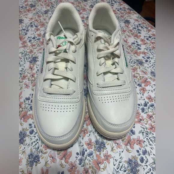 COPY - Reebok Brand New Sneakers - Picture 3 of 7